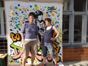 lann and ja'n in front of nancys grafitti